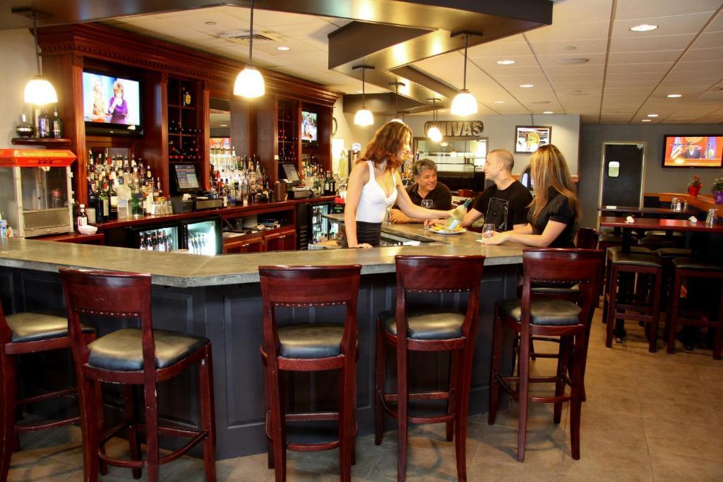 Stratford Hotel And Conference Center Restaurant photo