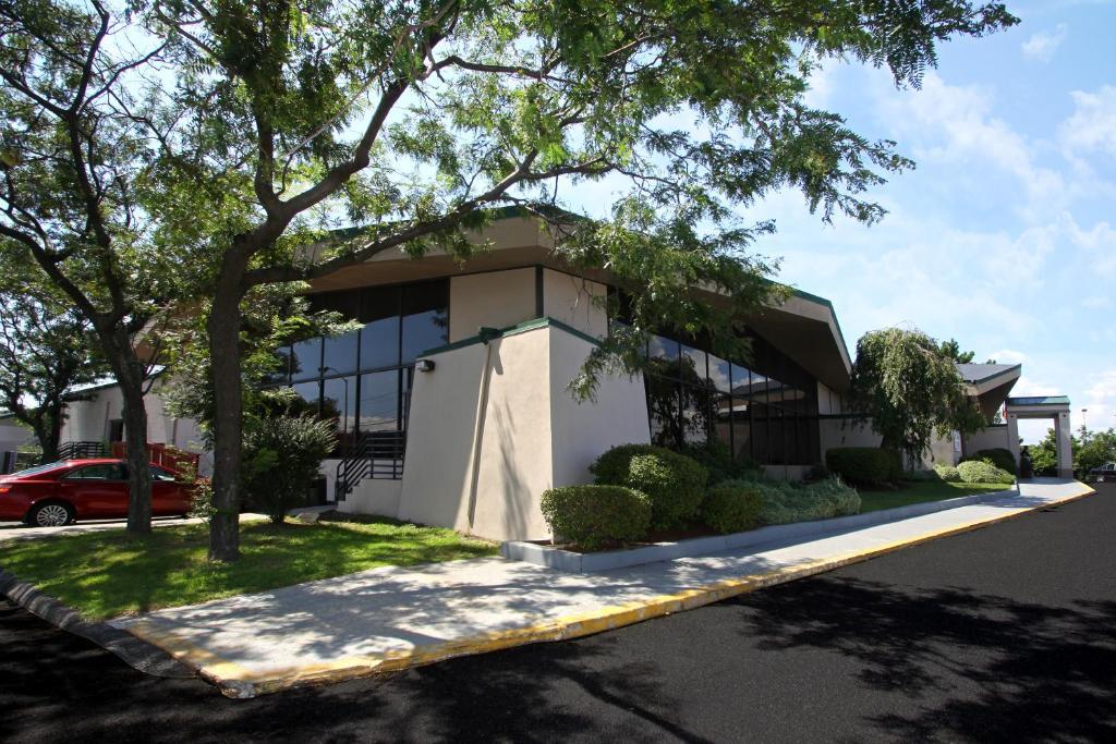 Stratford Hotel And Conference Center Exterior photo