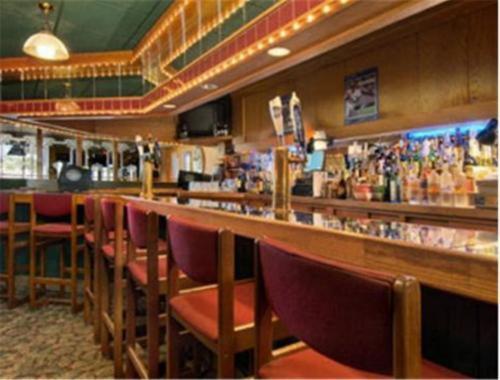 Stratford Hotel And Conference Center Restaurant photo