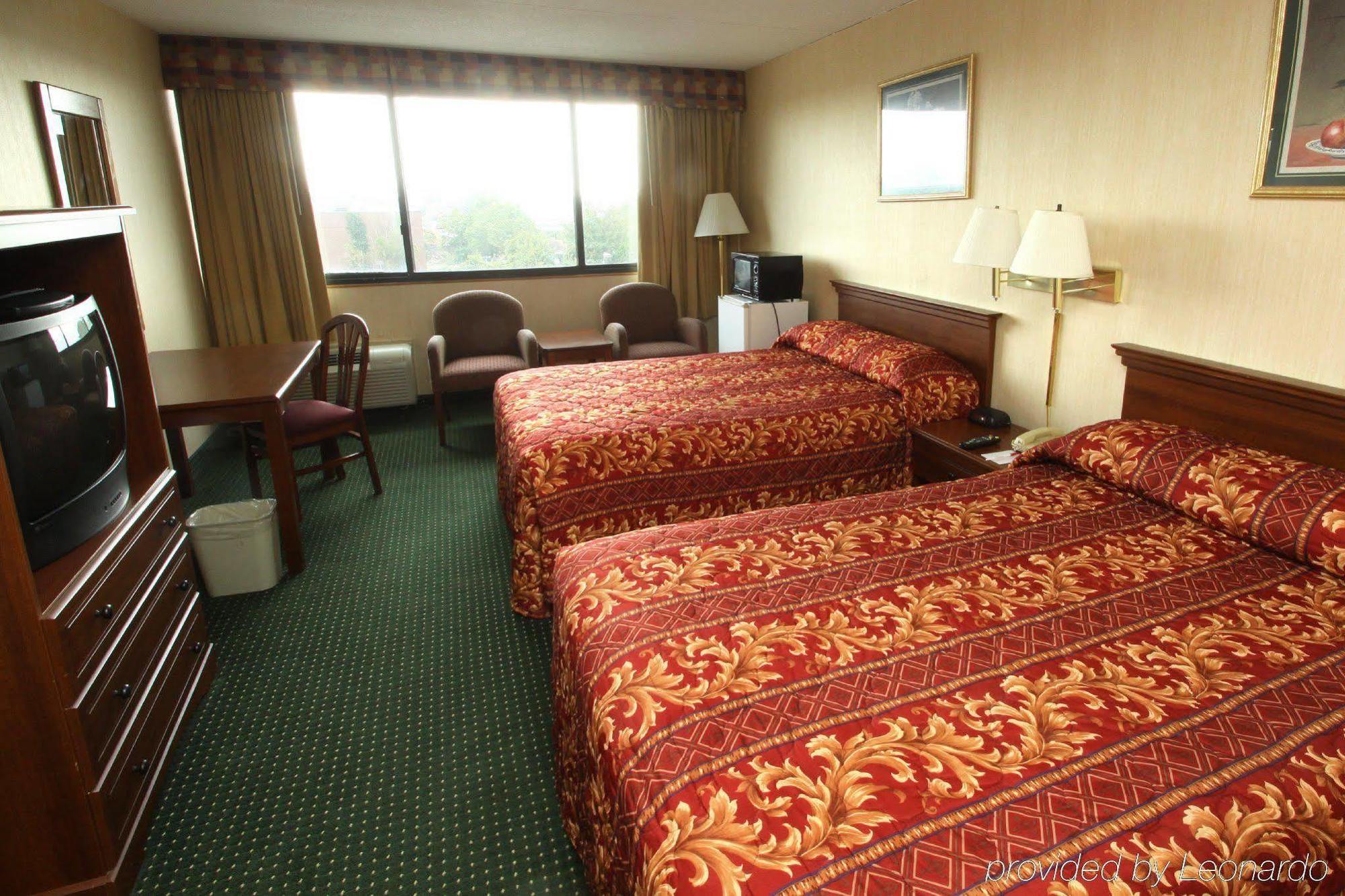Stratford Hotel And Conference Center Room photo