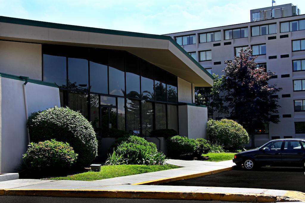 Stratford Hotel And Conference Center Exterior photo