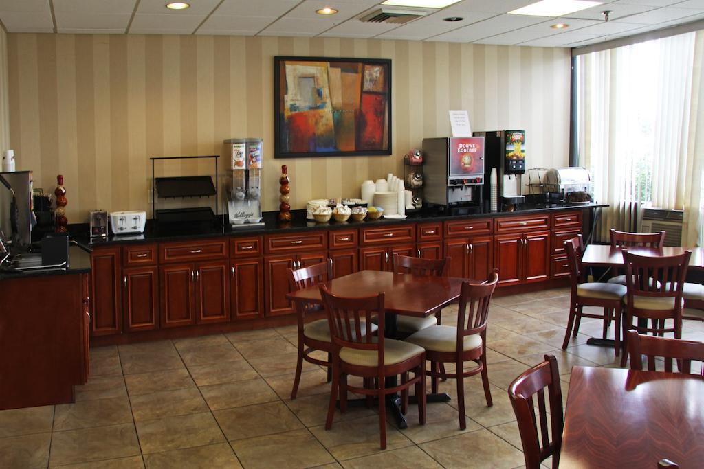 Stratford Hotel And Conference Center Restaurant photo